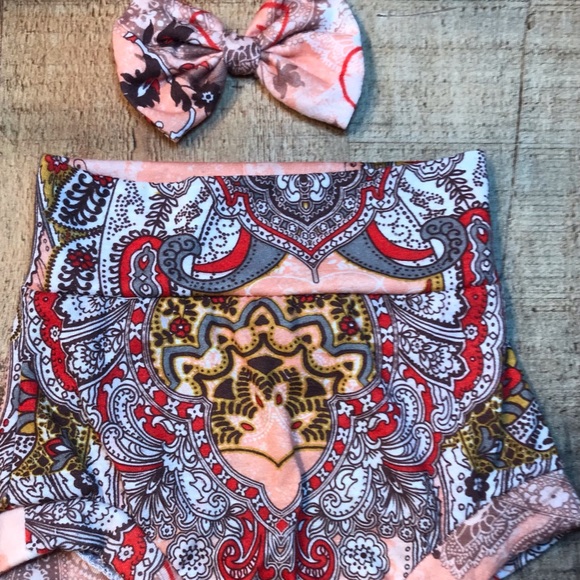 6/9 months bummies with matching hair bow - Picture 2 of 2